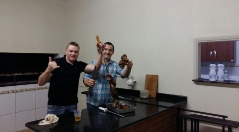 Colaboradores  do Super Comtul realizam festa