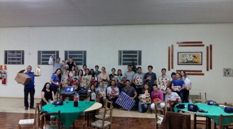 Colaboradores  do Super Comtul realizam festa