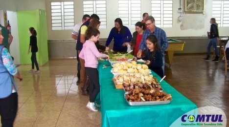 AFUCOMTUL realiza almoço dia do trabalhador