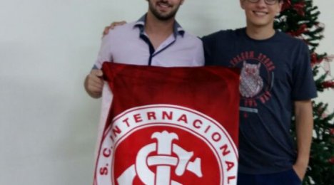 Colaboradores  do Super Comtul realizam festa