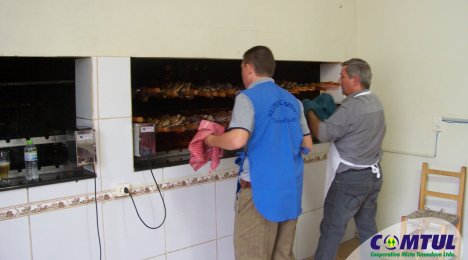 AFUCOMTUL realiza almoço dia do trabalhador