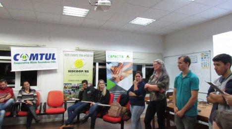 COLABORADORES DA COOPERATIVA PARTICIPAM DE TREINAMENTO