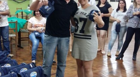 Colaboradores  do Super Comtul realizam festa