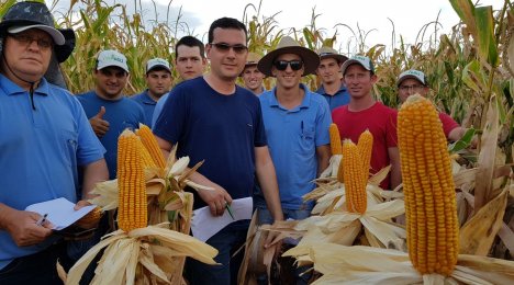 COMTUL realiza tour técnico em parceria com a Pioneer e a Fornutri Fertilizantes