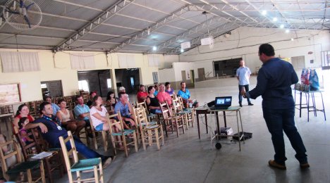 Palestra aos Produtores Leiteiros - Comunidade Linha Teresa/Campina das Missões